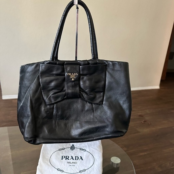💜 guaranteed Authentic Prada Black Fiocco Bow Calf Leather
Handbag💜 - Picture 1 of 16
